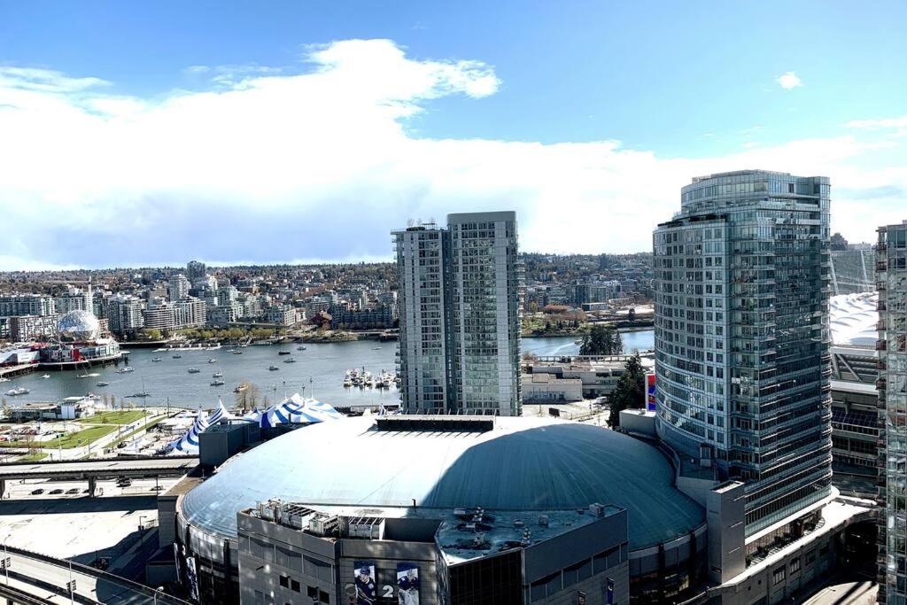 Downtown 3Br/2Ba+Views+Skytrain+Free Parking Apartamento Vancouver Exterior foto