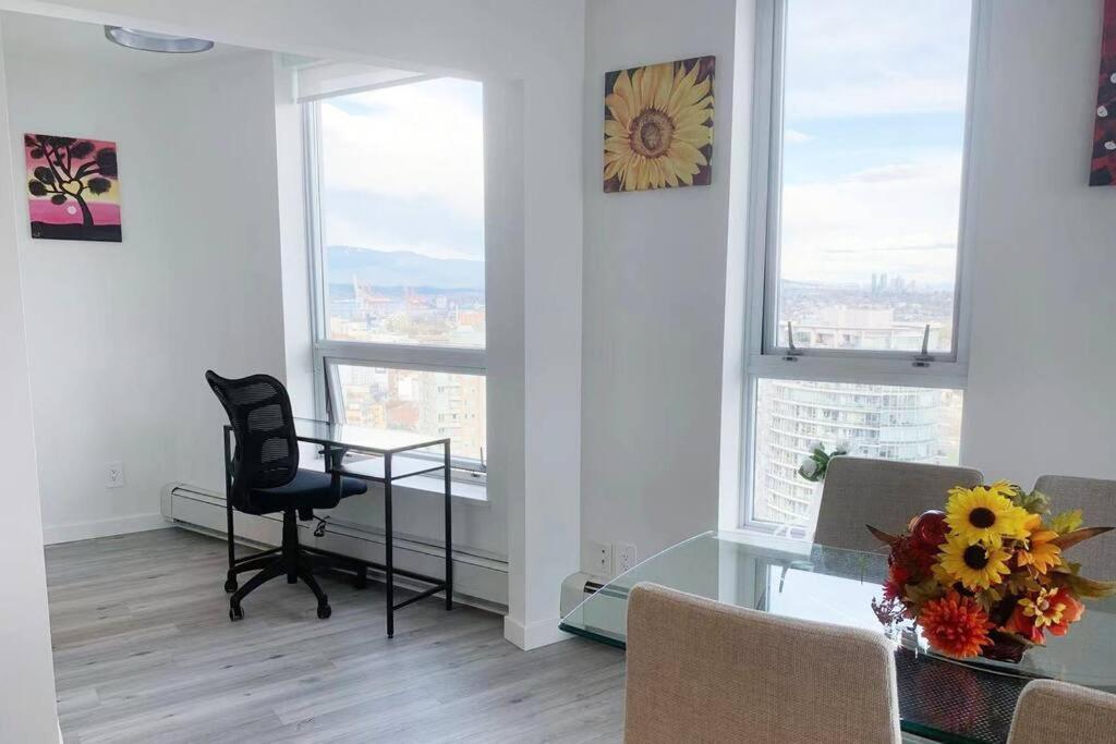 Downtown 3Br/2Ba+Views+Skytrain+Free Parking Apartamento Vancouver Exterior foto