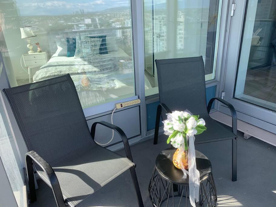 Downtown 3Br/2Ba+Views+Skytrain+Free Parking Apartamento Vancouver Exterior foto